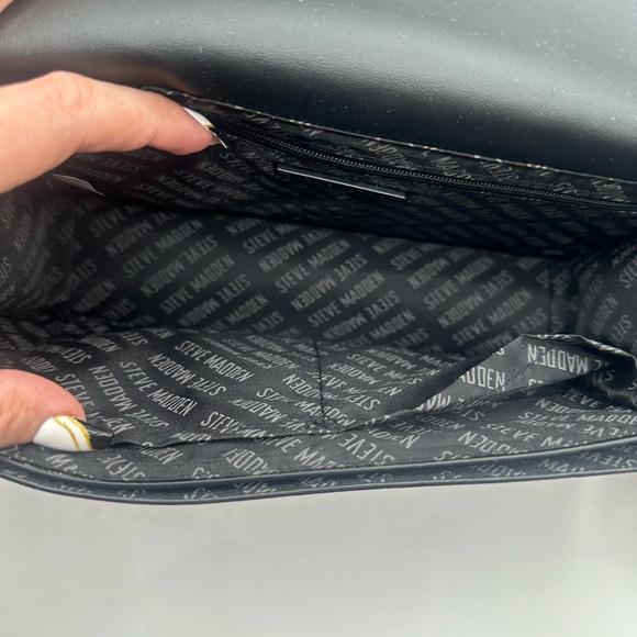NWT black embossed Steve Madden shoulder/ crossbody bag with coin purse - Picture 5 of 6
